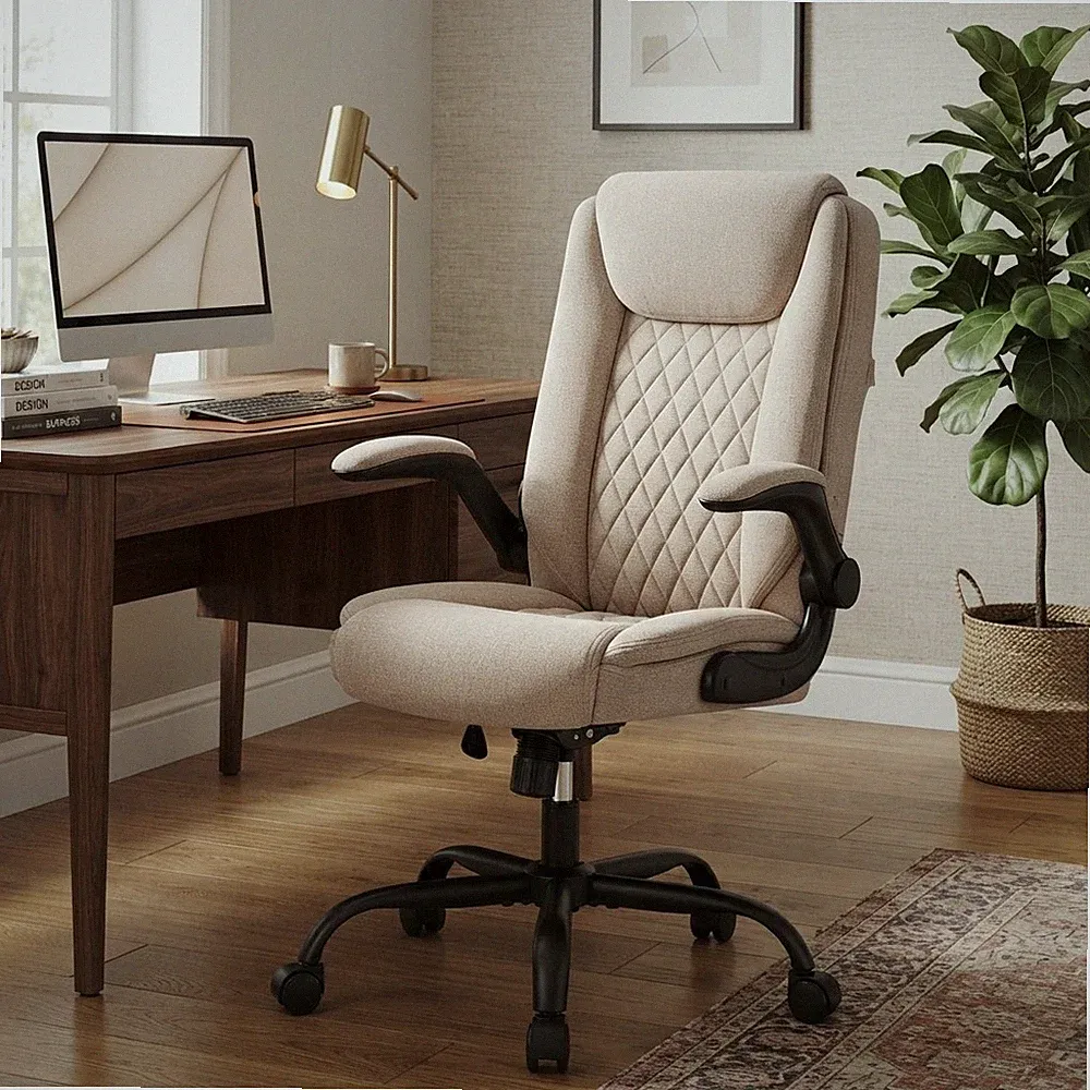 Cremefarbener ergonomischer Bürostuhl mit verstellbaren Höhen & hochklappbaren Armen für Komfort