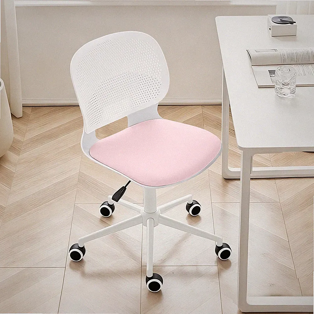 Weißer Bürostuhl für Homeoffice