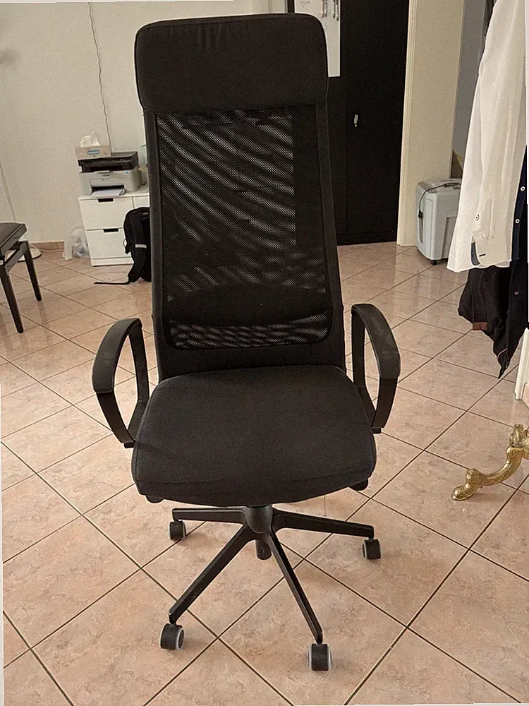 Ergonomischer Bürostuhl in schwarz, Atmungsaktives Meshgewebe, m. Kopfstütze