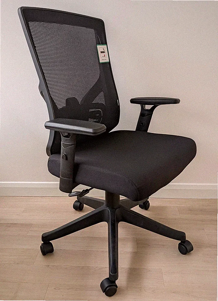 Ergonomischer Bürostuhl mit Lordosenstütze und verstellbaren Armlehnen schwarz Netz