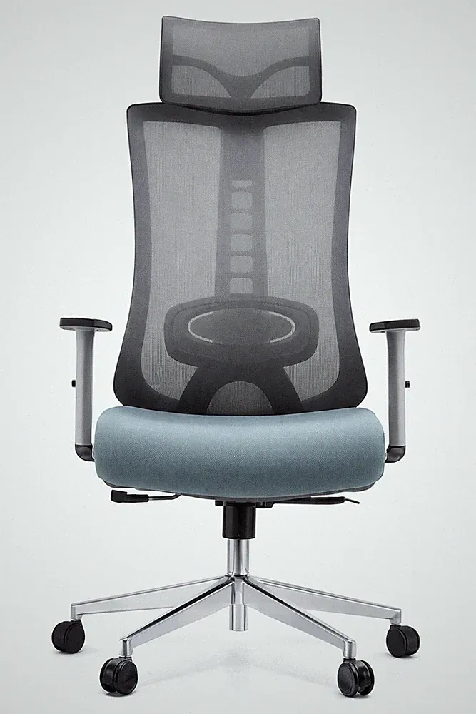 Ergonomischer Bürostuhl mit Mesh-Rücken und blauer Sitzfläche