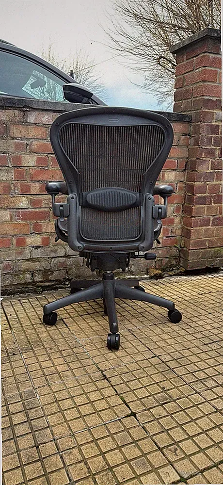 Herman Miller Aeron Stuhl Größe B Top Zustand voll beladen neu Lendenwirbel