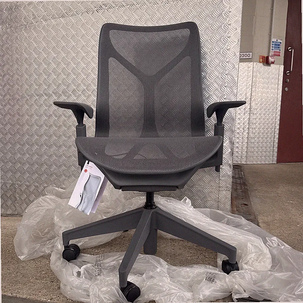 Herman Miller Cosm Stuhl - BRANDNEU! 2026 Carbon Grey UVP 1335£