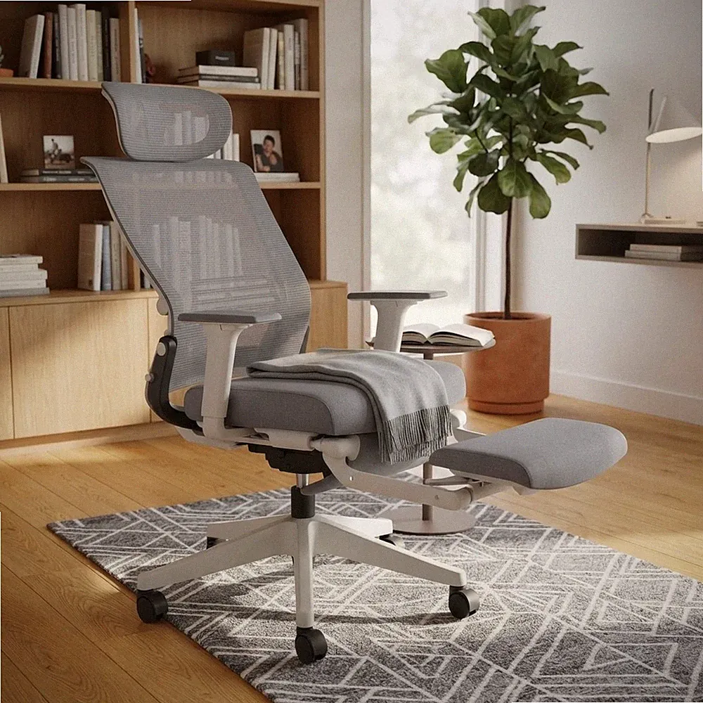 Kompakter ergonomischer Bürostuhl mit verstellbaren Funktionen & Fußstütze für Heimarbeit
