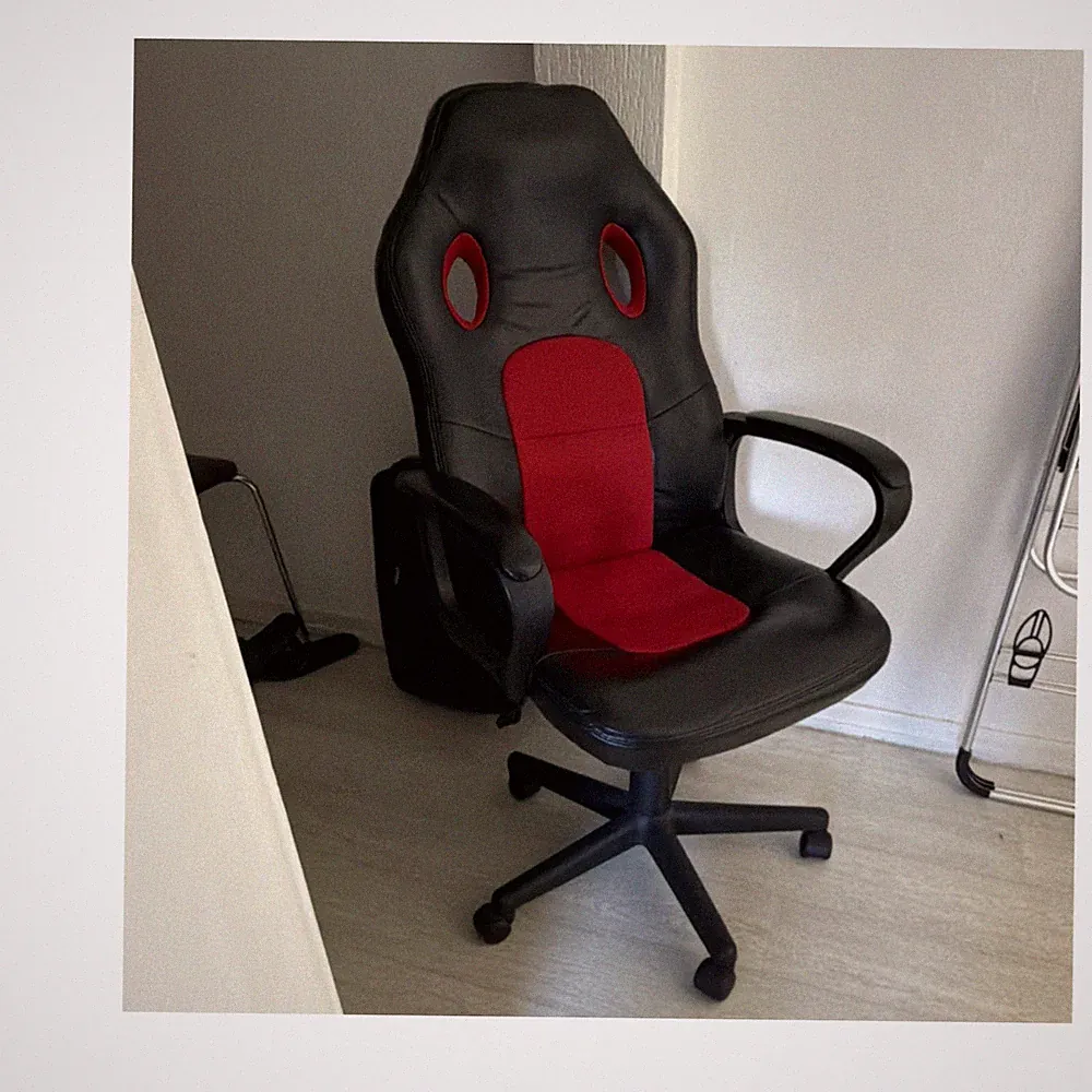 Schwarz/roter Büro-Drehstuhl aus Kunstleder und Mesh, ergonomisch, 5 Rollen