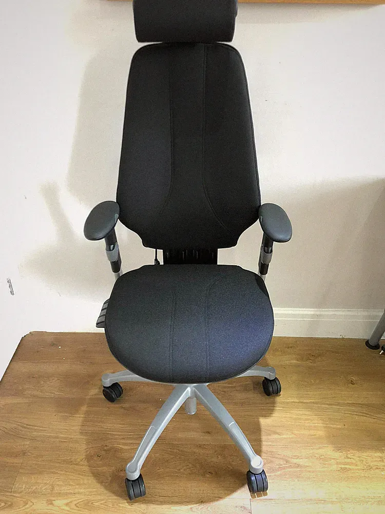 SCHWARZER STOFF RH400 ERGONOMISCHER BÜROSTUHL MIT KOPFSTÜTZE