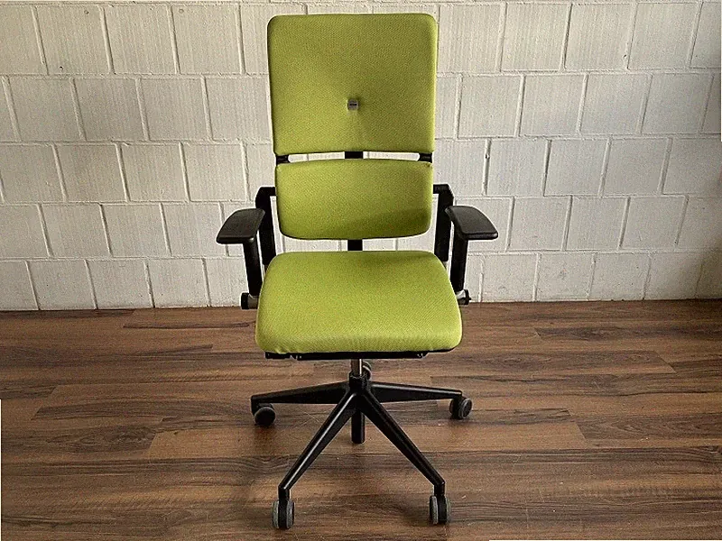 Steelcase Please ergonomischer Bürodrehstuhl hellgrün schwarz