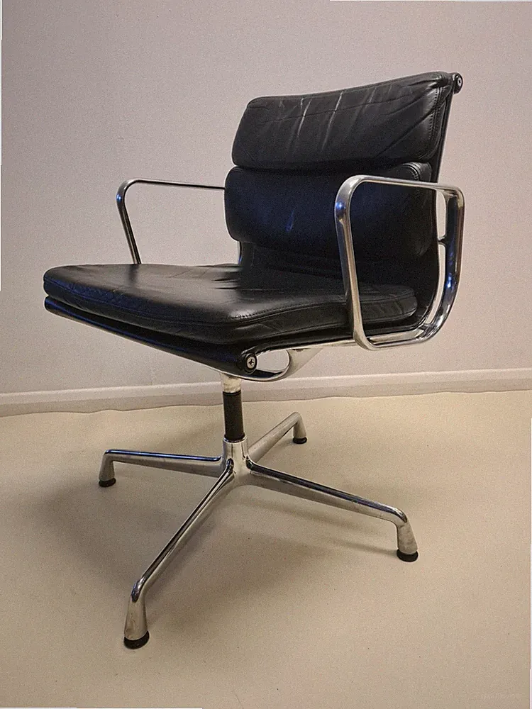 Vitra EA 208 Schwarz Leder Softpolster Drehstuhl Poliert Alu Charles Ray Eames