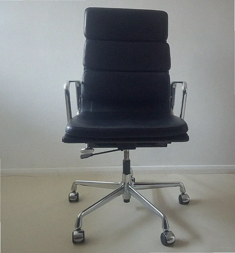 Vitra EA 219 schwarz Leder Chrombasis Soft-Pad Stuhl von Charles & Ray Eames
